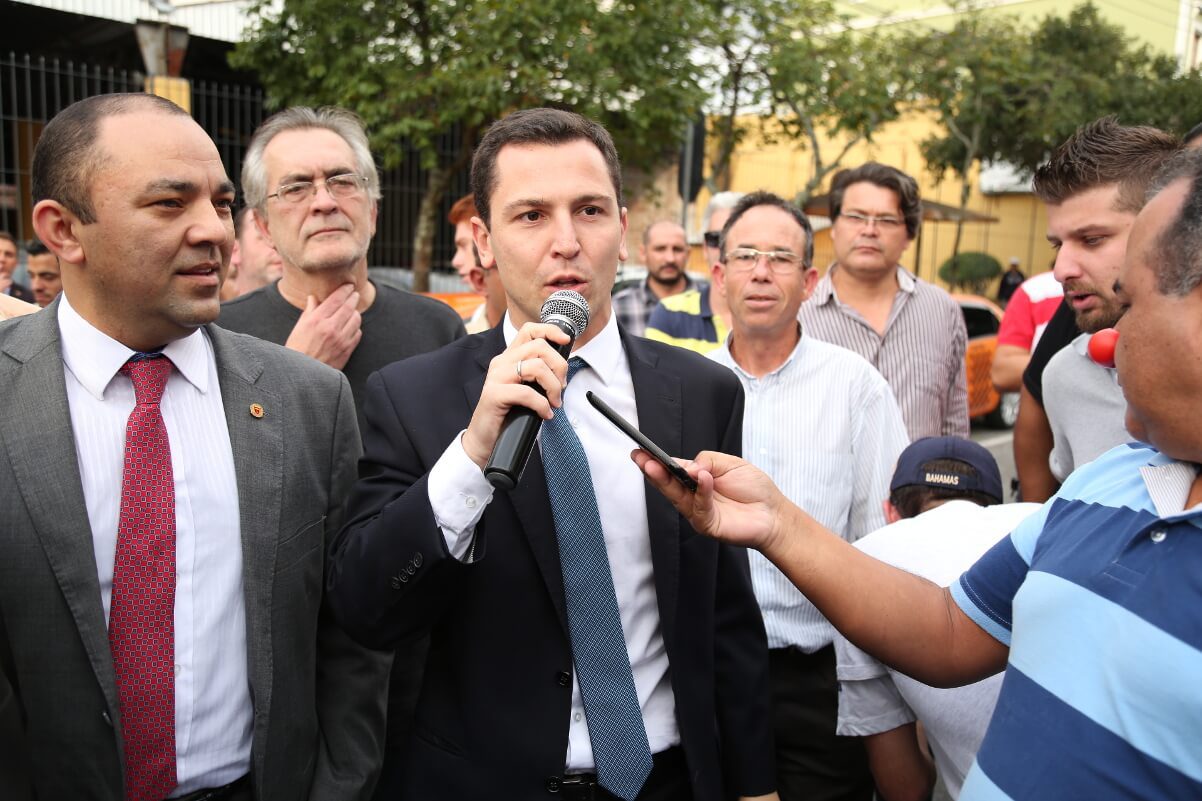 Pier é a favor da regulamentação do Uber