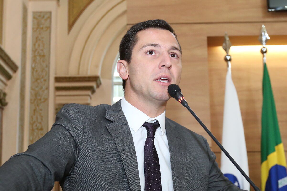 Pier registra firmeza da base de apoio