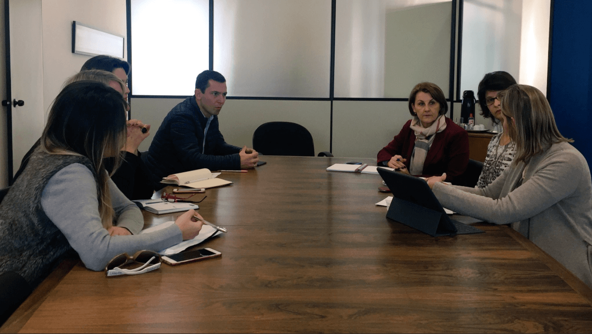 Pier promove reunião para projeto sobre autismo