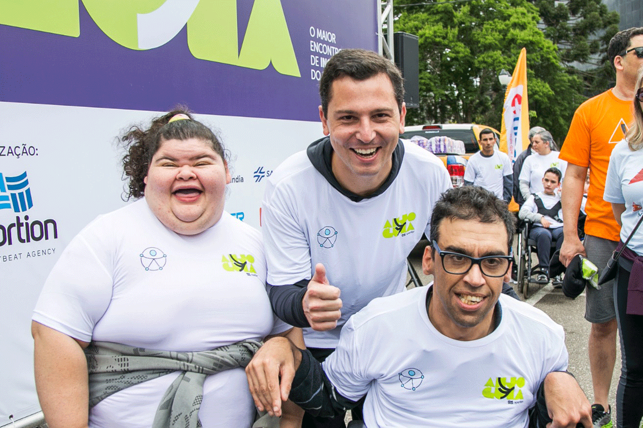 Inclusão social: Pier Petruzziello luta por direitos em Curitiba
