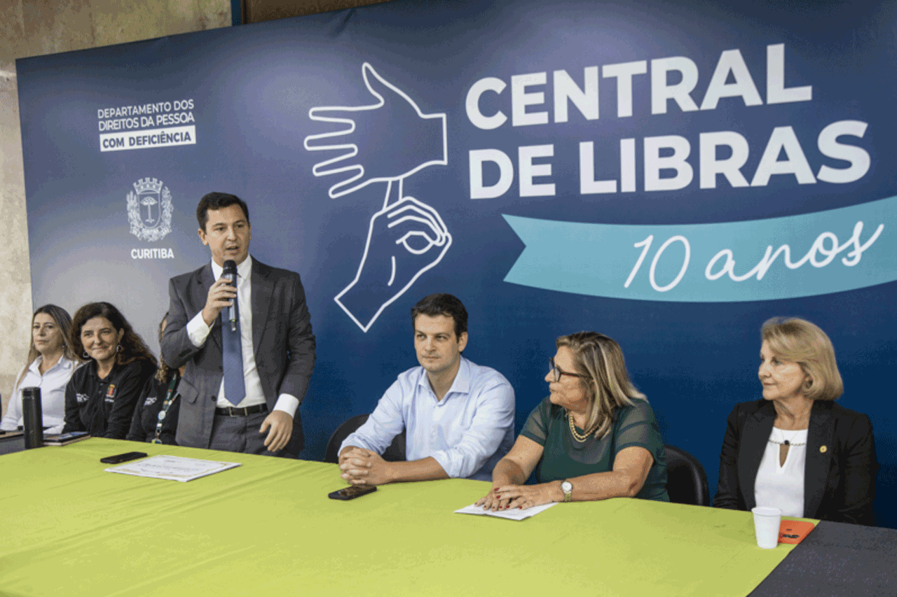 Inclusão de surdos na educação pública: importância e benefícios