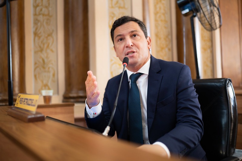 Projeto de lei de Pier Petruzziello quer aproximar o jovem da política