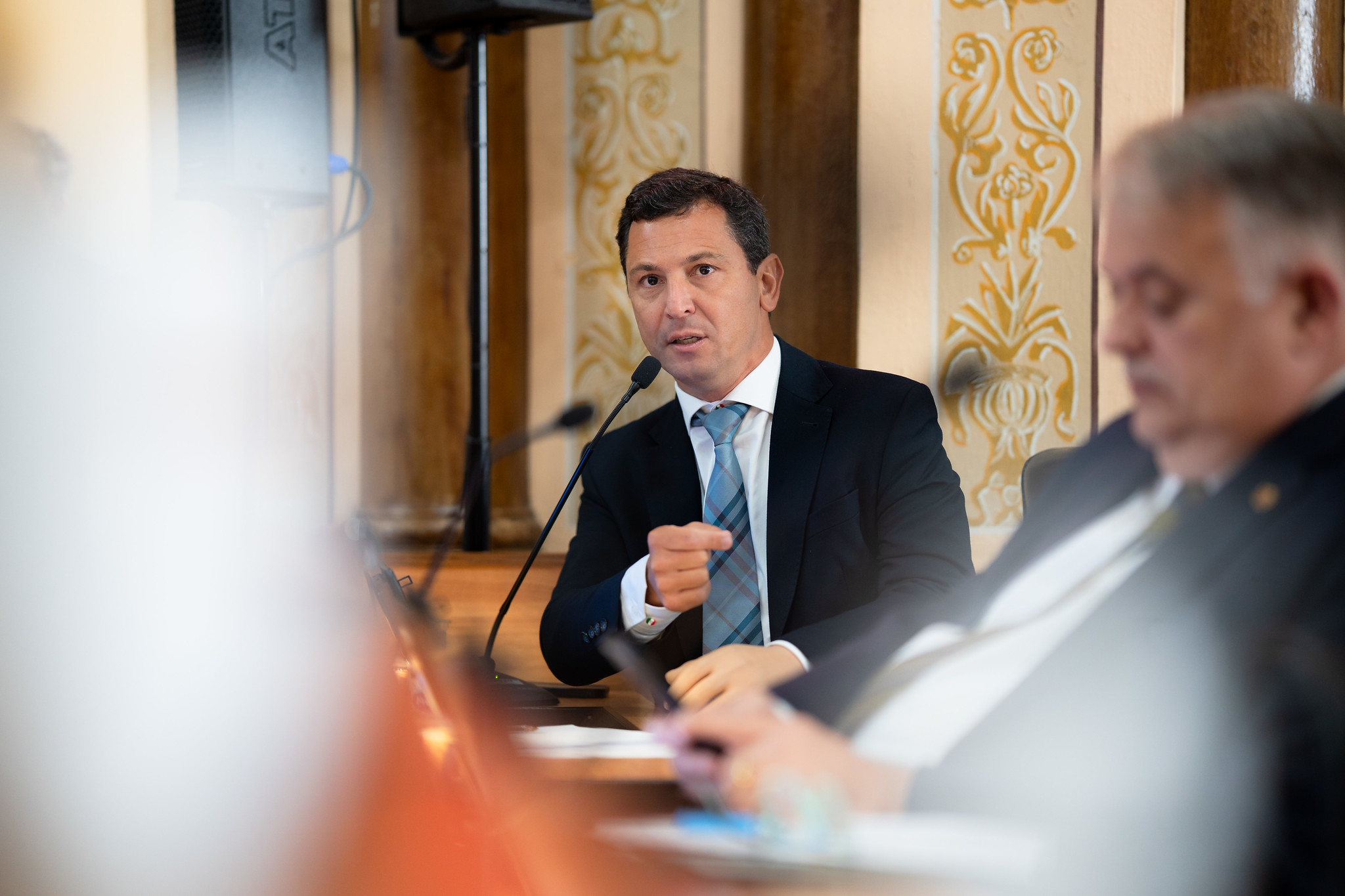 Pier Petruzziello apresenta projeto que garante direitos educacionais a estudantes com leucemia e doenças graves em Curitiba